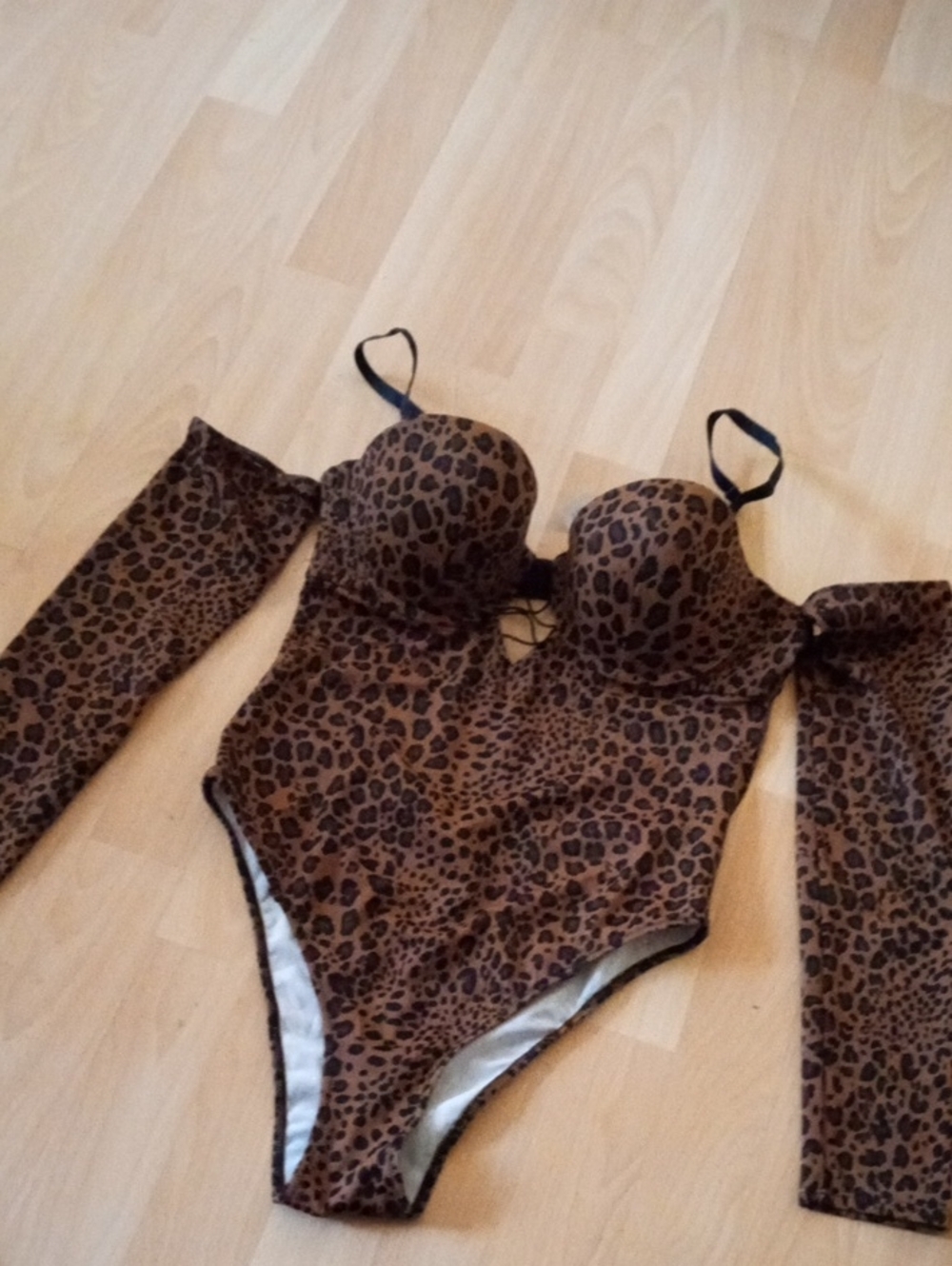 La SENZA Leopard Print Brown One-Piece Pajama Bodysuit